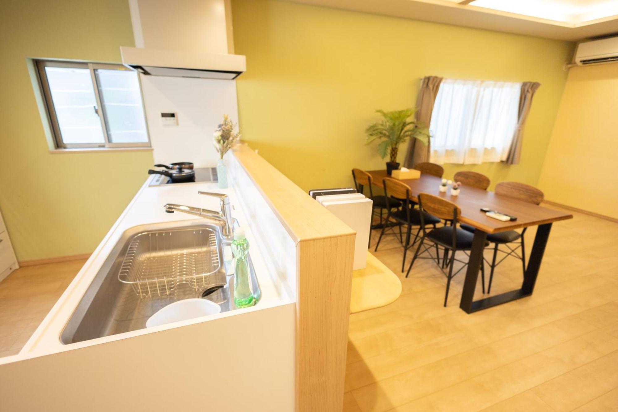 Nestay Terrace House Tsutenkaku Apartemen